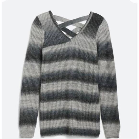 Love Ellie Mia Back Detail Sweater in Gray - M - Picture 1 of 5